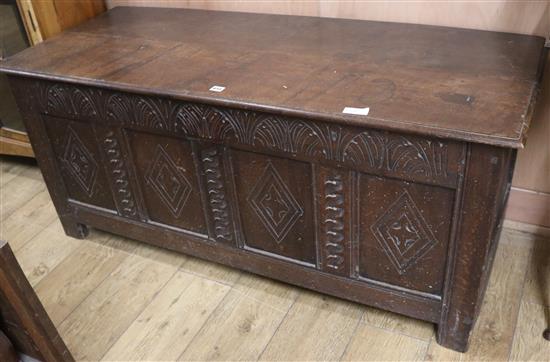 An oak coffer, W.141cm